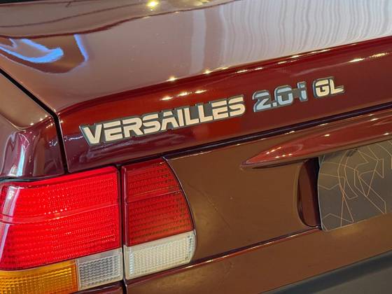 FORD VERSAILLES 1995