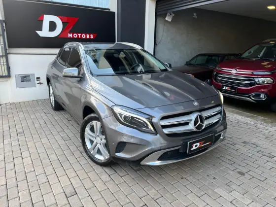 MERCEDES-BENZ GLA 200 2016