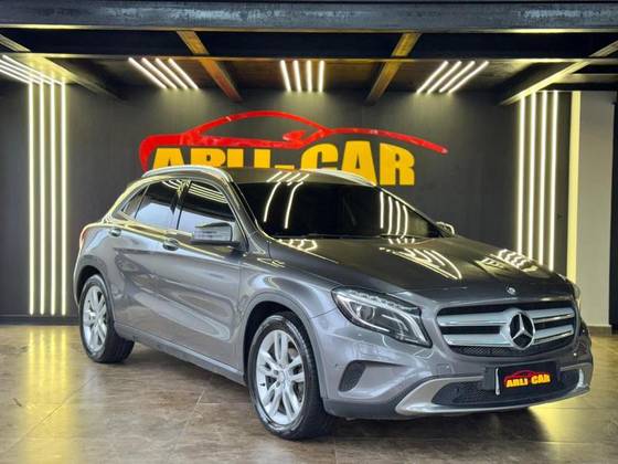 MERCEDES-BENZ GLA 200 2015