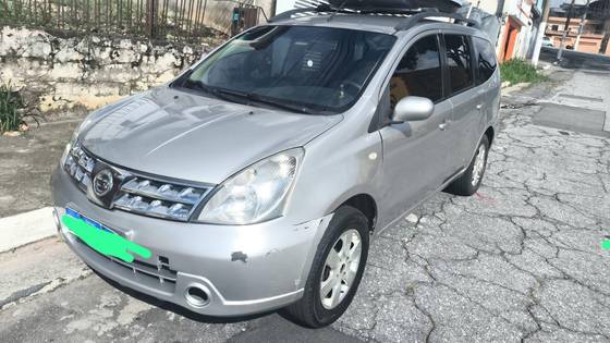 NISSAN LIVINA 2011