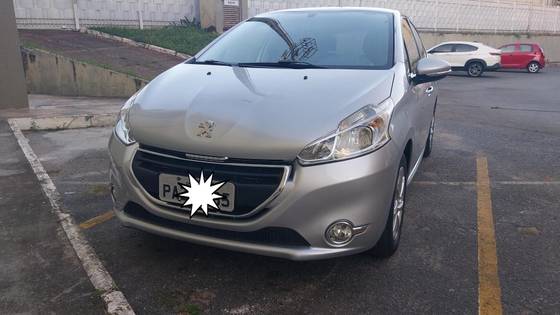 PEUGEOT 208 2015