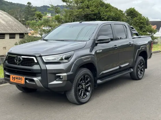 TOYOTA HILUX 2023