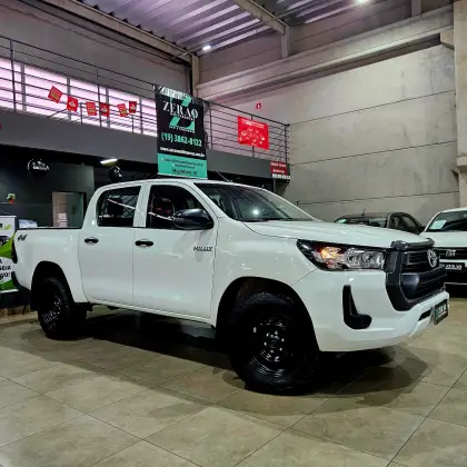 TOYOTA HILUX 2023