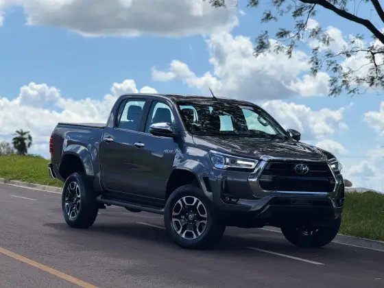 TOYOTA HILUX 2024