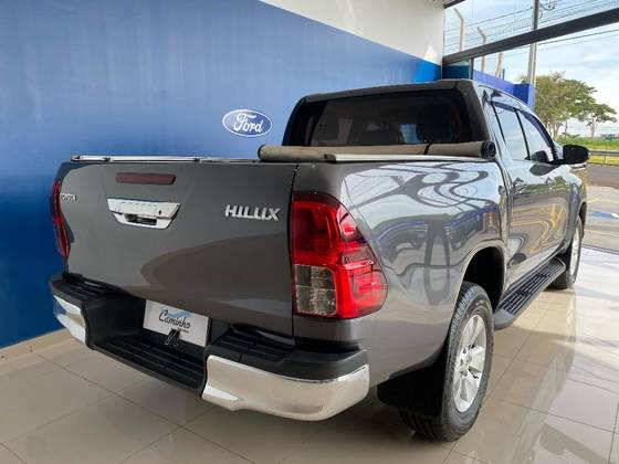 TOYOTA HILUX 2019