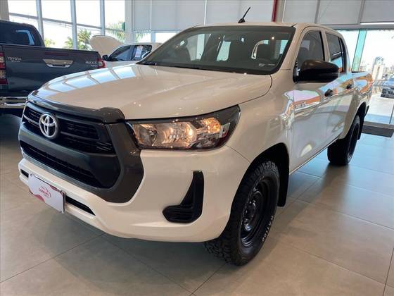 TOYOTA HILUX 2024