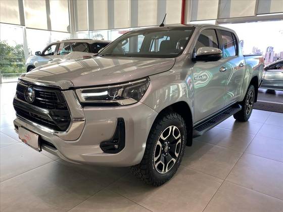 TOYOTA HILUX 2023