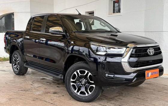 TOYOTA HILUX 2024