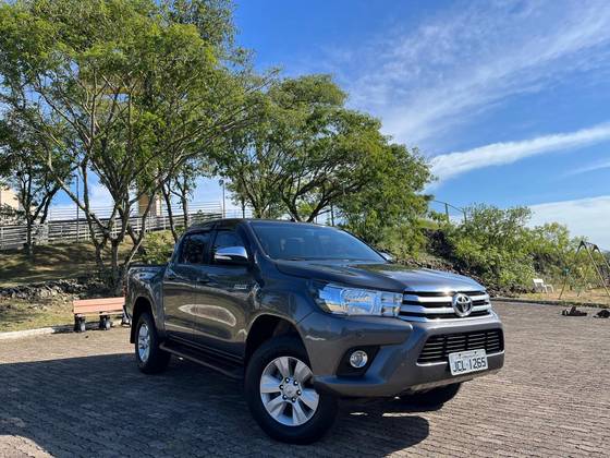 TOYOTA HILUX 2017