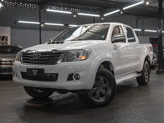TOYOTA HILUX 2015