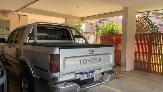 TOYOTA HILUX 2003