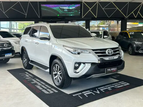 TOYOTA HILUX SW4 2020