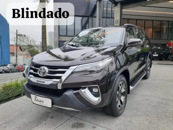 TOYOTA HILUX SW4 2019