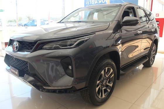 TOYOTA HILUX SW4 2025