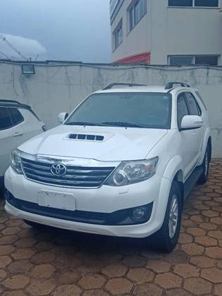 TOYOTA HILUX SW4 2015