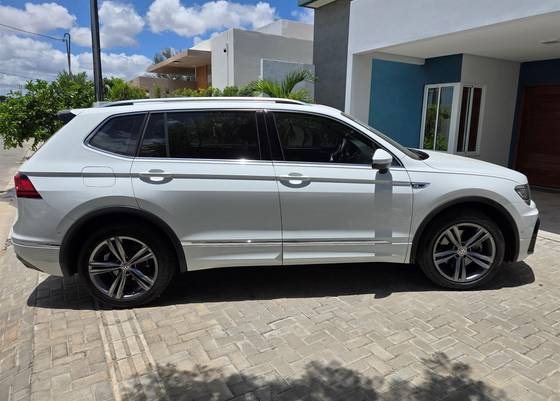 VOLKSWAGEN TIGUAN 2021