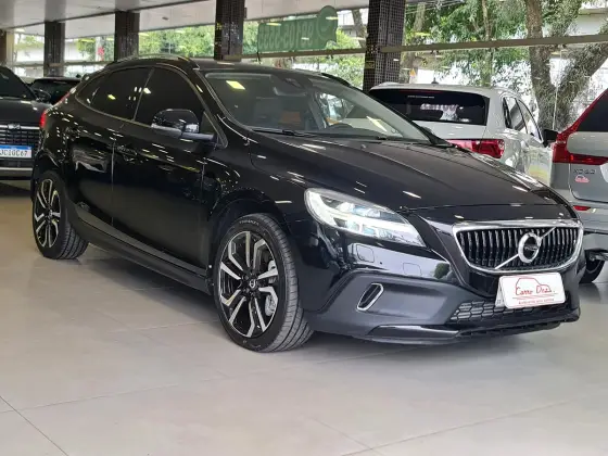 VOLVO V40 2017