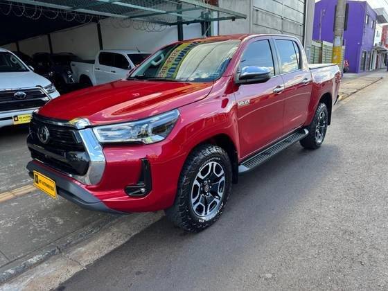 TOYOTA HILUX 2023