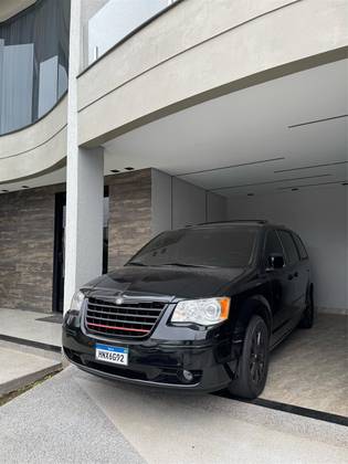 CHRYSLER TOWN & COUNTRY 2010