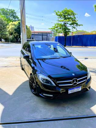 MERCEDES-BENZ B 200 2013