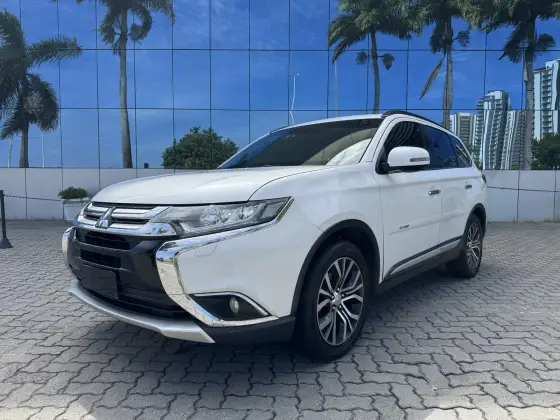MITSUBISHI OUTLANDER 2016