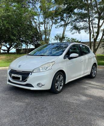 PEUGEOT 208 2015