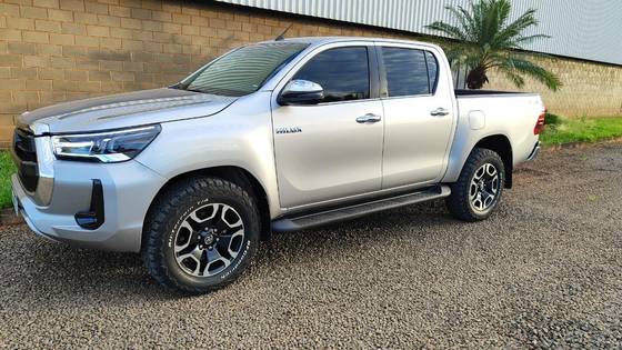 TOYOTA HILUX 2021