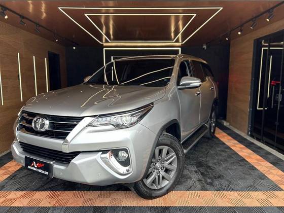 TOYOTA HILUX SW4 2016