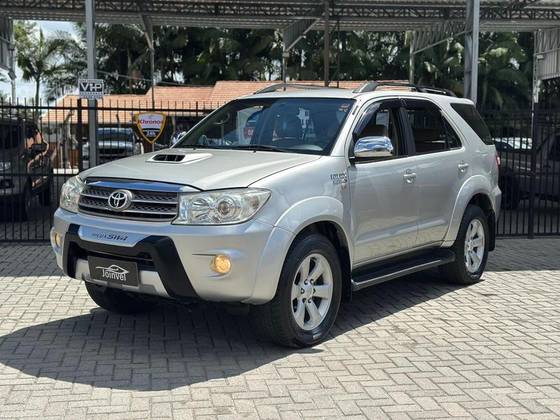 TOYOTA HILUX SW4 2010