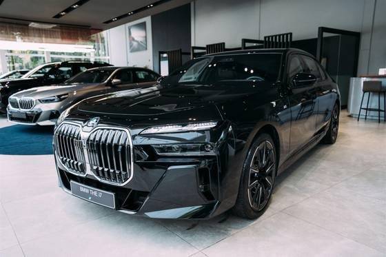 BMW i7 2024