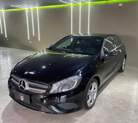 MERCEDES-BENZ A 200 2015