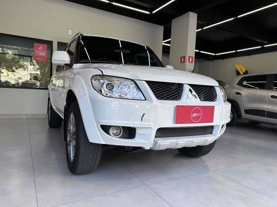MITSUBISHI PAJERO TR4 2013