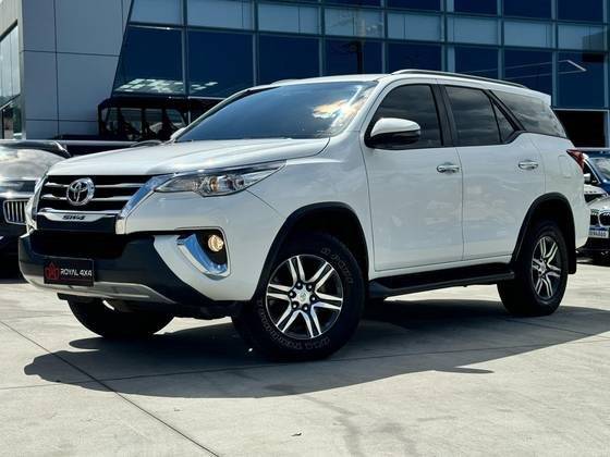 TOYOTA HILUX SW4 2019
