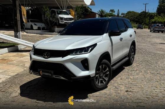 TOYOTA HILUX SW4 2024