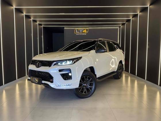 TOYOTA HILUX SW4 2022