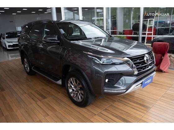 TOYOTA HILUX SW4 2022