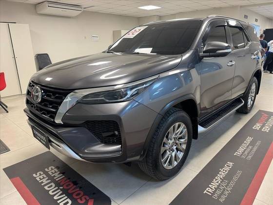 TOYOTA HILUX SW4 2022