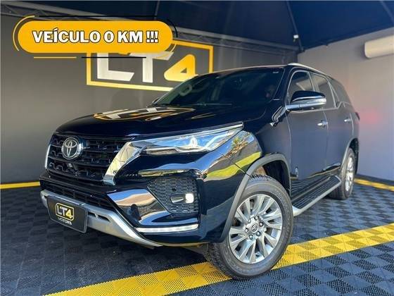 TOYOTA HILUX SW4 2025