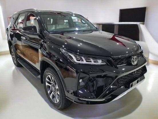 TOYOTA HILUX SW4 2025