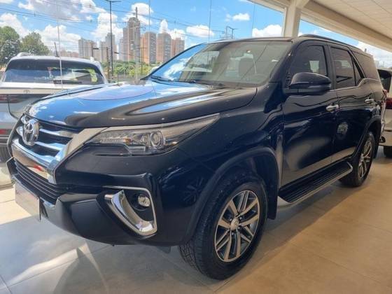 TOYOTA HILUX SW4 2020