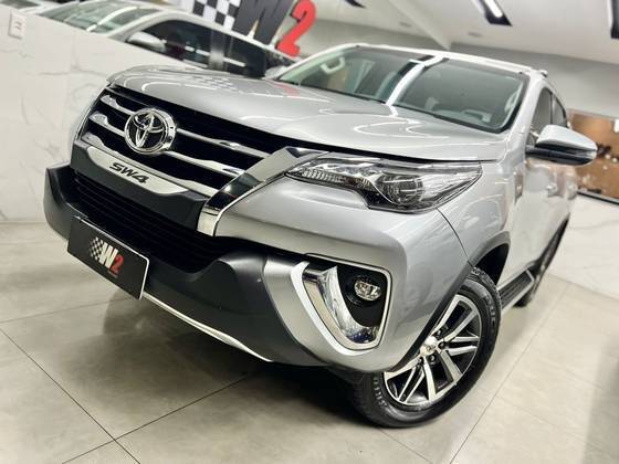 TOYOTA HILUX SW4 2019