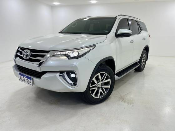 TOYOTA HILUX SW4 2019