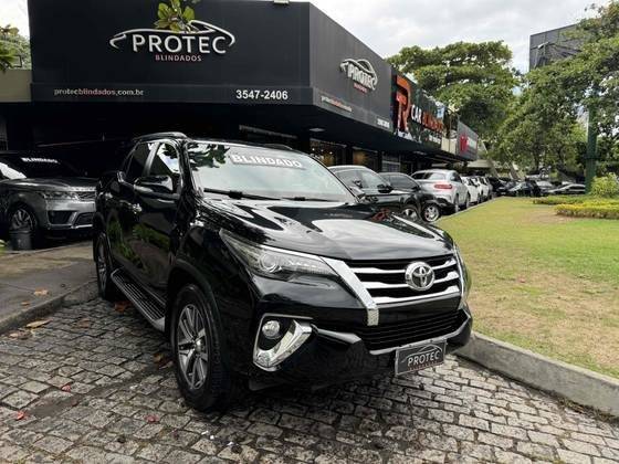 TOYOTA HILUX SW4 2017