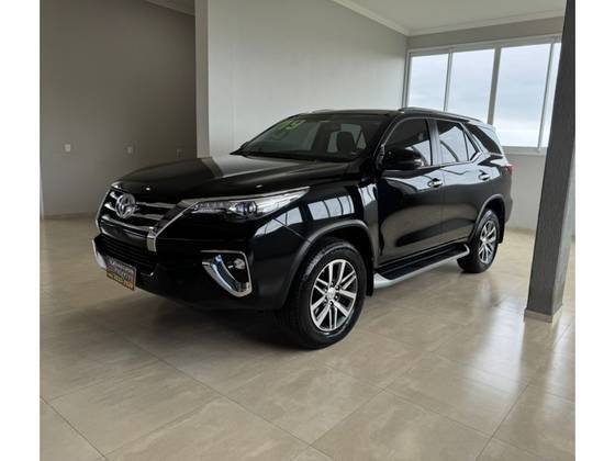 TOYOTA HILUX SW4 2019