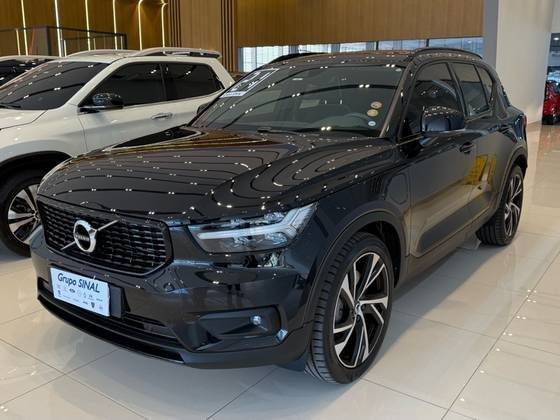 VOLVO XC40 2021