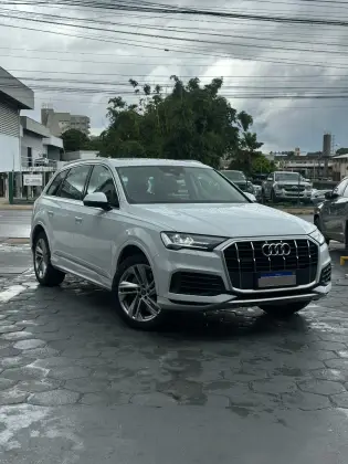 AUDI Q7 2021