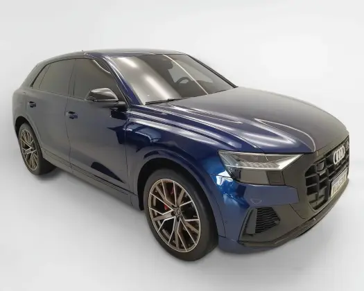 AUDI Q8 2021