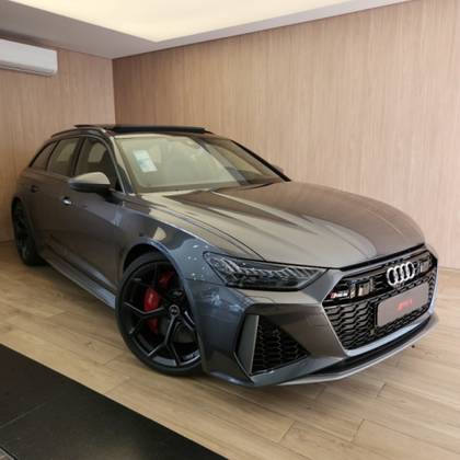 AUDI RS6 2025