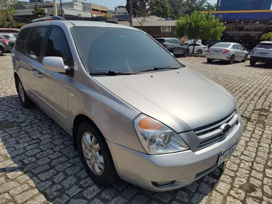 KIA CARNIVAL 2010