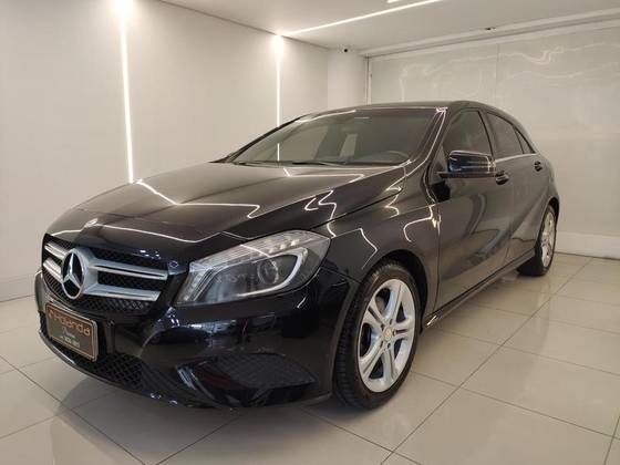MERCEDES-BENZ A 200 2015